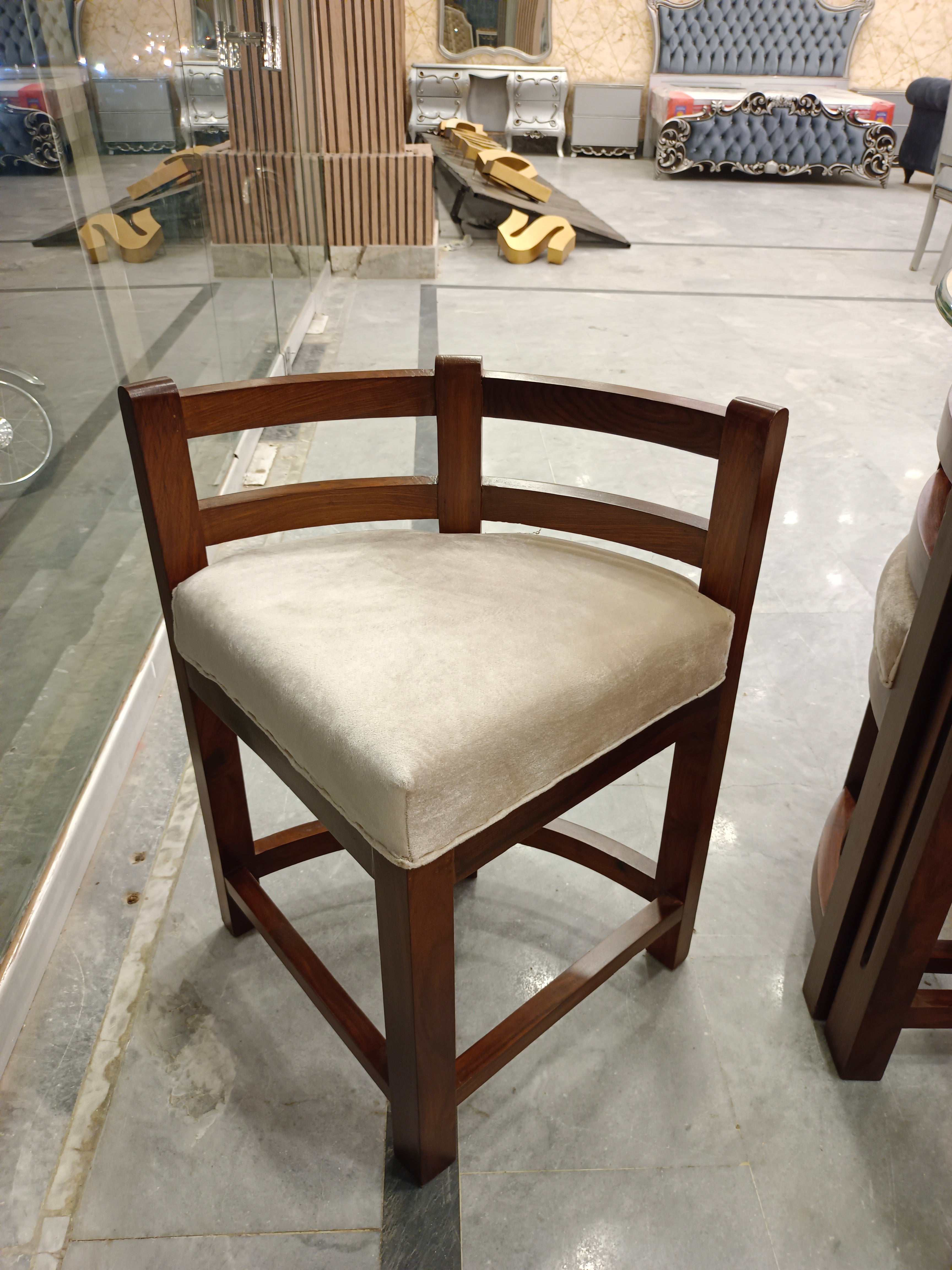 Naziré Carved Dining Set