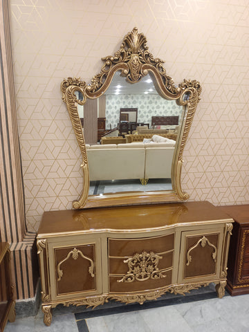 Royal Heritage Bed Set