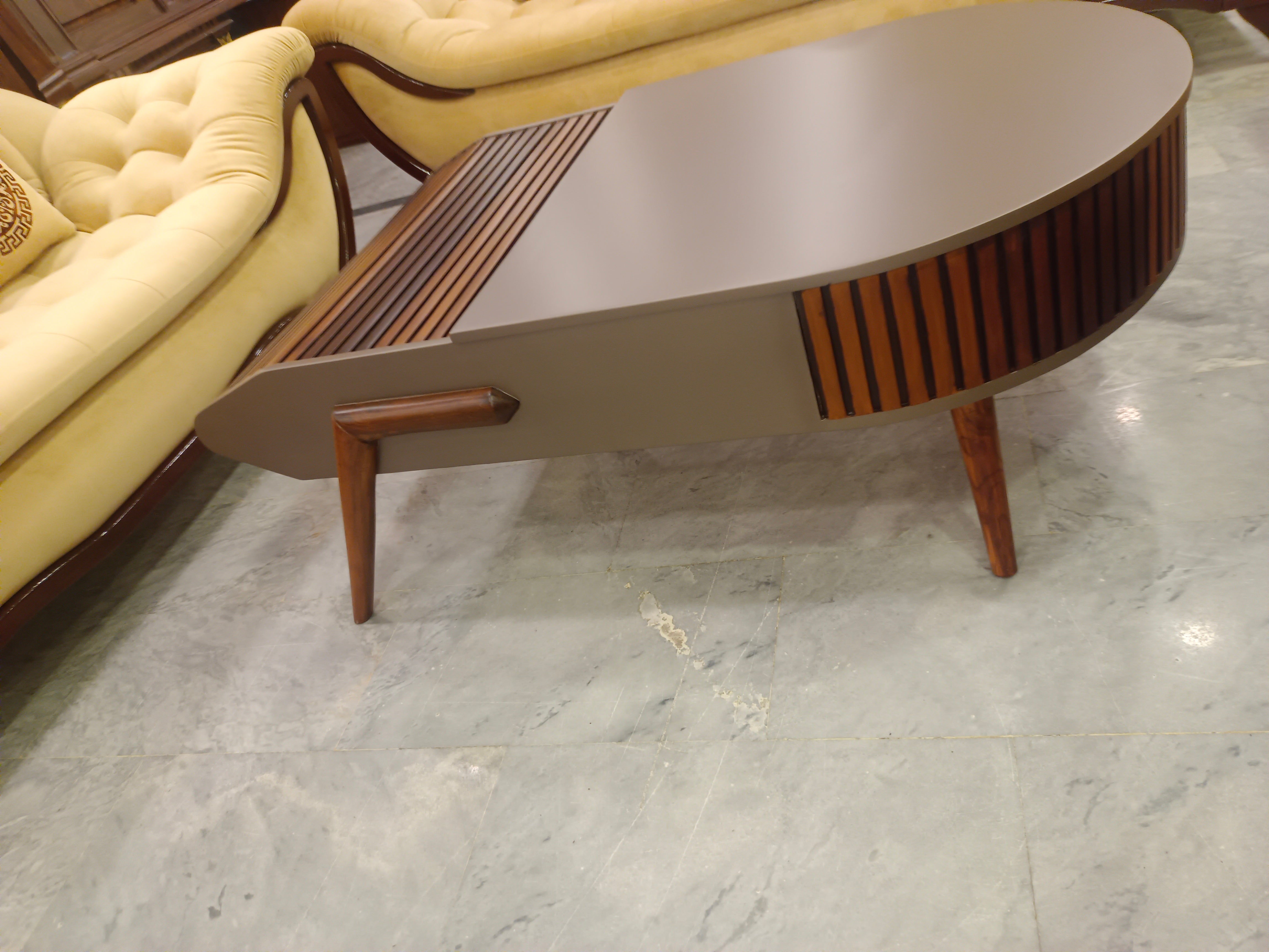 Opulence Curve Table